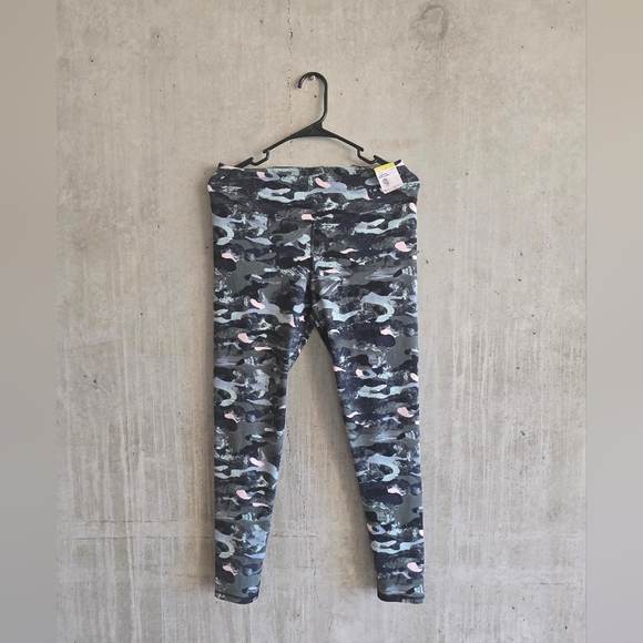 Anko size 12 camo with little bits of pink - Picture 7 of 8